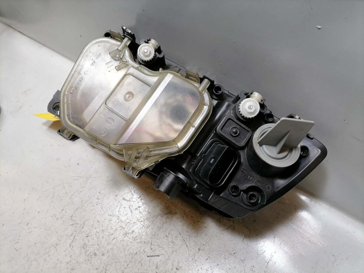 Skoda Fabia 1 original Scheinwerfer vorn rechts Halogen mit Chrom Hintergrund Bj.2001